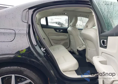 2019 Volvo S60 T6 Momentum z USA, uszkodzony, nr VIN 7JRA22TK4KG008962